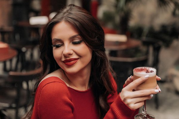 How can I incorporate vintage pieces into my modern wardrobe?